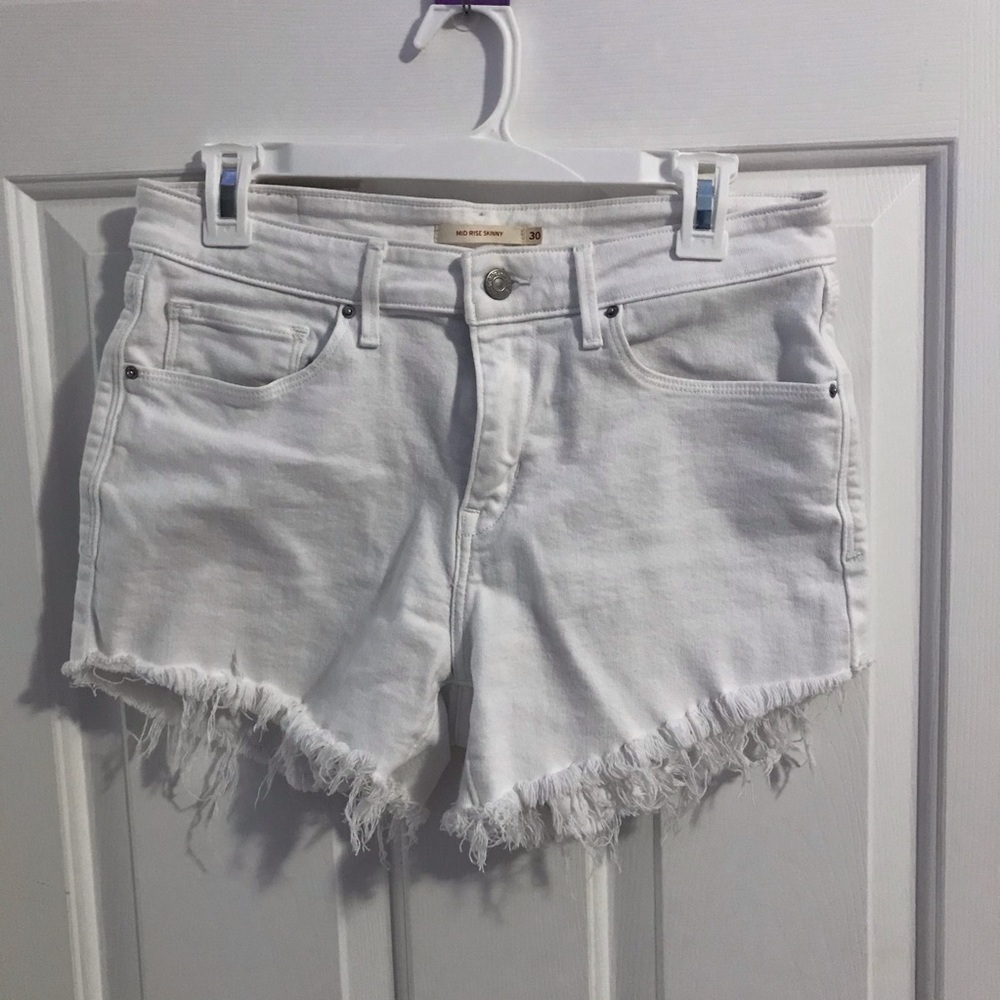 Levi Cut-Off Shorts
